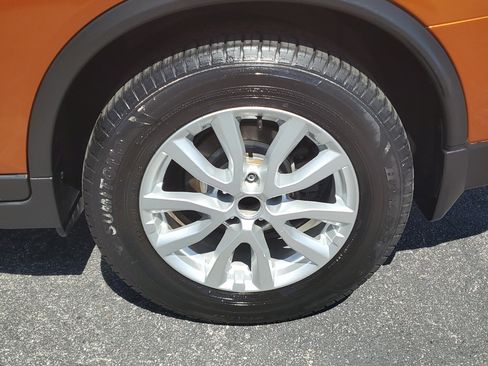 Certified 2020 Nissan Rogue SV image 9