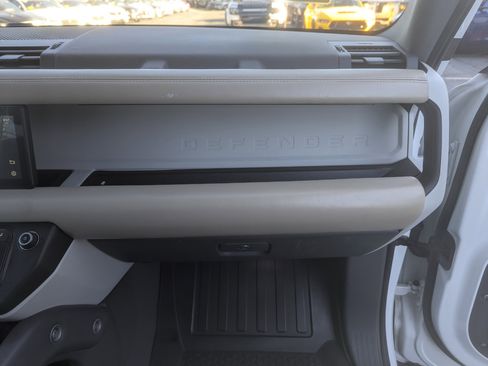 Used 2020 Land Rover Defender 110 HSE image 33
