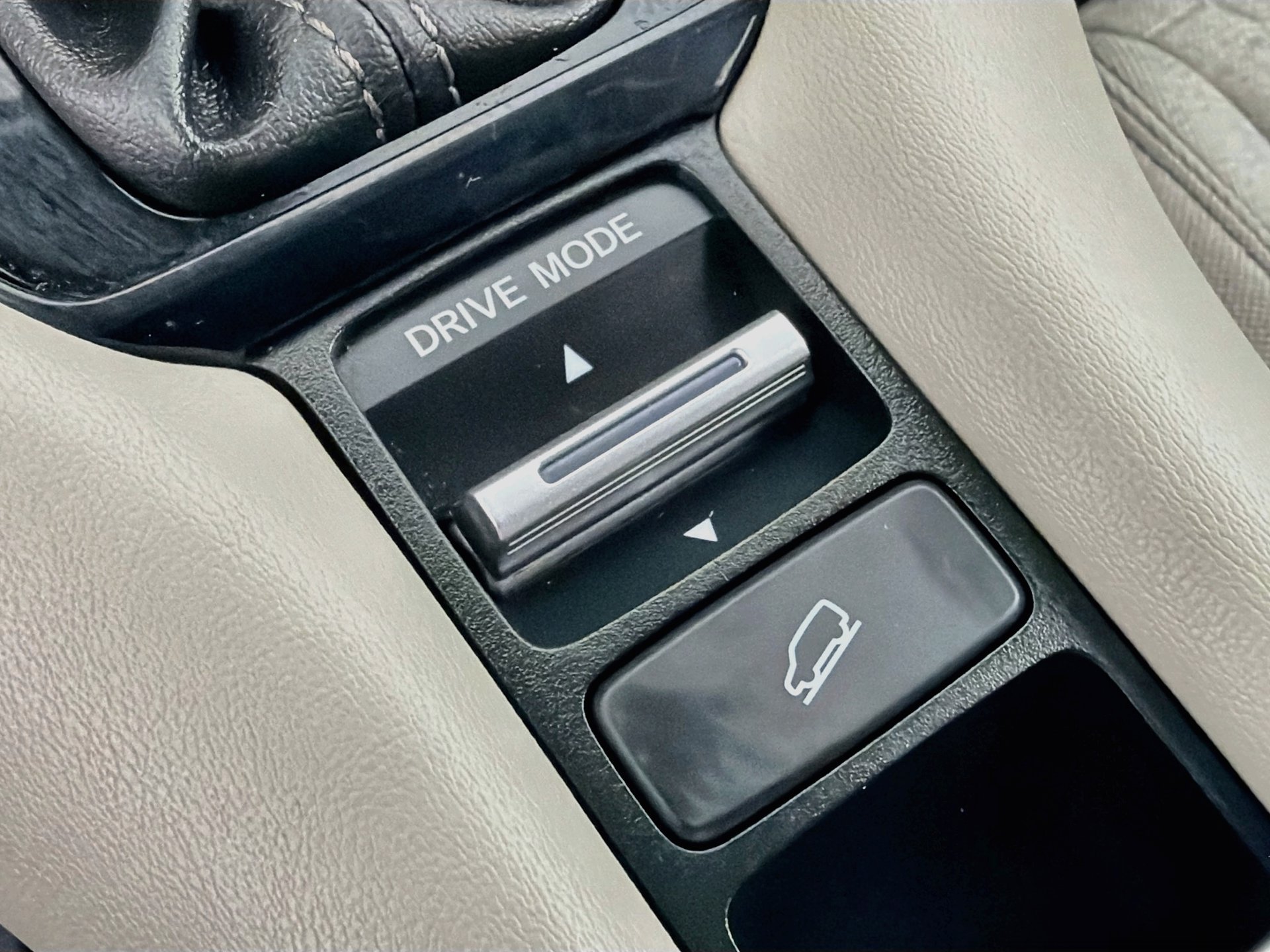Used 2024 Honda HR-V LX image 27