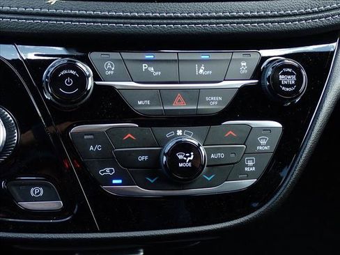 New 2027 Chrysler Pacifica Select FWD image 21