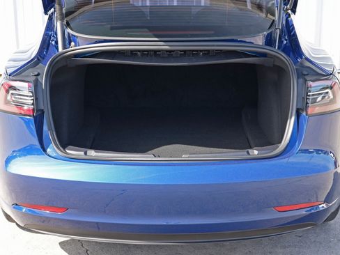 Used 2023 Tesla Model 3 Standard Range image 9
