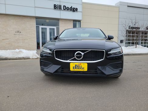 Used 2019 Volvo S60 T6 Momentum w/ Premium Package image 10