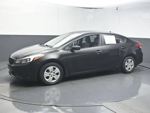 Used 2017 Kia Forte LX FWD image 4