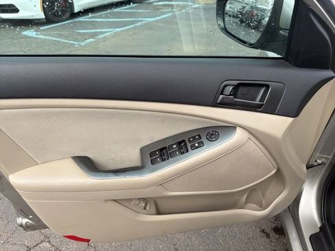 Used 2013 Kia Optima LX w/ Convenience Pkg image 11