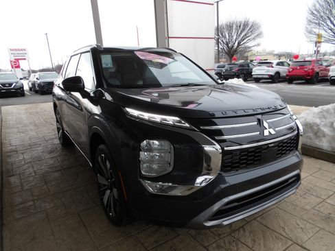 New 2026 Mitsubishi Outlander SEL image 3