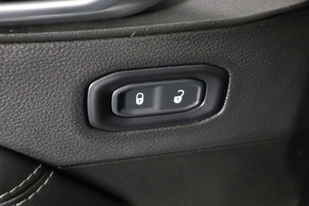 Used 2022 Jeep Wrangler Unlimited Sahara w/ Cold Weather Group AWD/4WD image 22