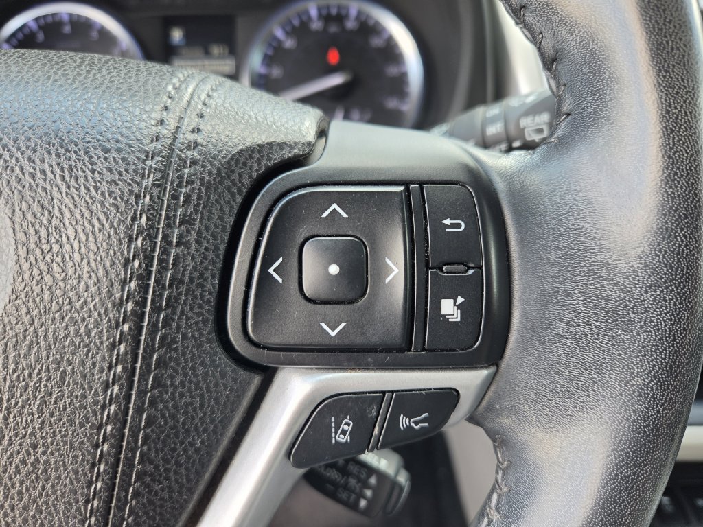 Used 2018 Toyota Highlander XLE FWD image 31