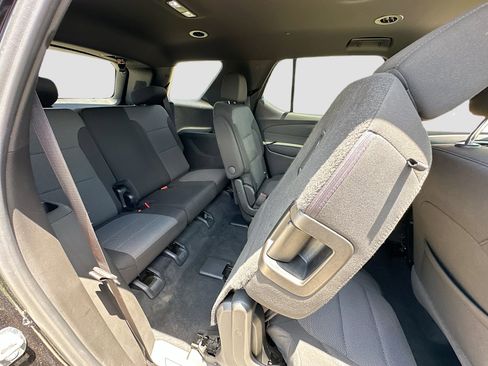 Used 2023 Chevrolet Traverse LT FWD image 25