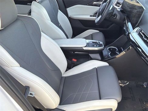 Certified 2025 BMW X2 xDrive28i w/ Technology Package image 12