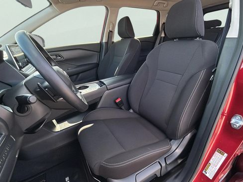 Used 2025 Nissan Rogue S FWD image 19