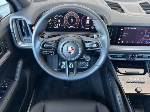 Certified 2026 Porsche Cayenne AWD/4WD image 16