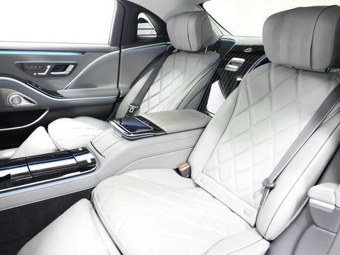 Used 2021 Mercedes-Benz Maybach S 580 4MATIC image 3