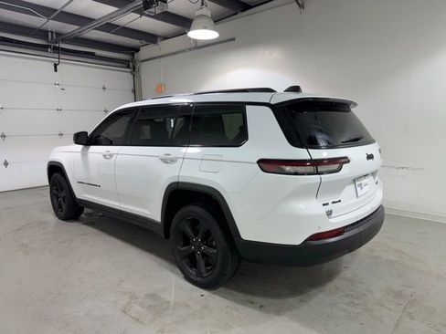 Used 2023 Jeep Grand Cherokee L Limited w/ Black Appearance Package AWD/4WD image 5