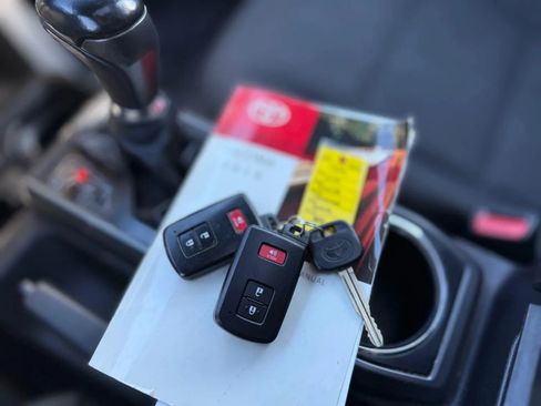 Used 2016 Toyota Tacoma TRD Sport w/ Premium & Technology Package image 20