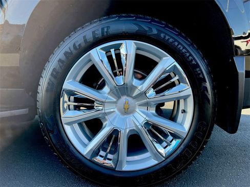 Used 2021 Chevrolet Suburban High Country image 27