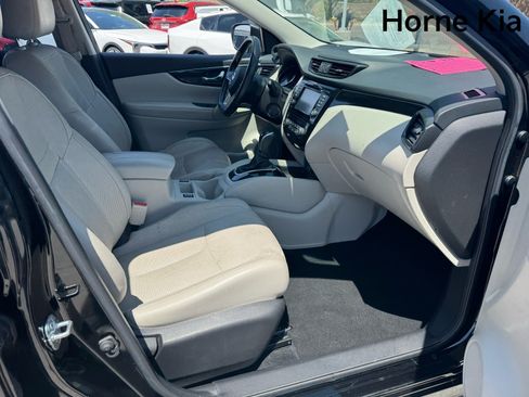 Used 2017 Nissan Rogue Sport SL FWD image 28
