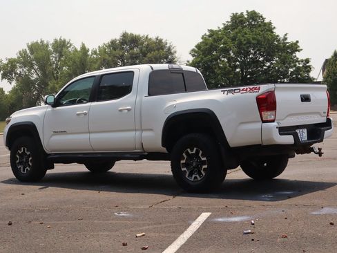 Used 2017 Toyota Tacoma TRD Off-Road w/ Premium & Technology Package AWD/4WD image 7