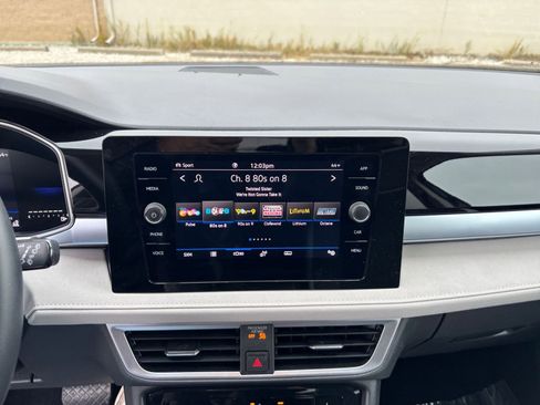 Used 2025 Volkswagen Taos SE image 21