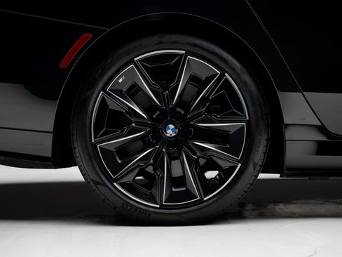 Used 2024 BMW i7 eDrive50 w/ M Sport Package image 39