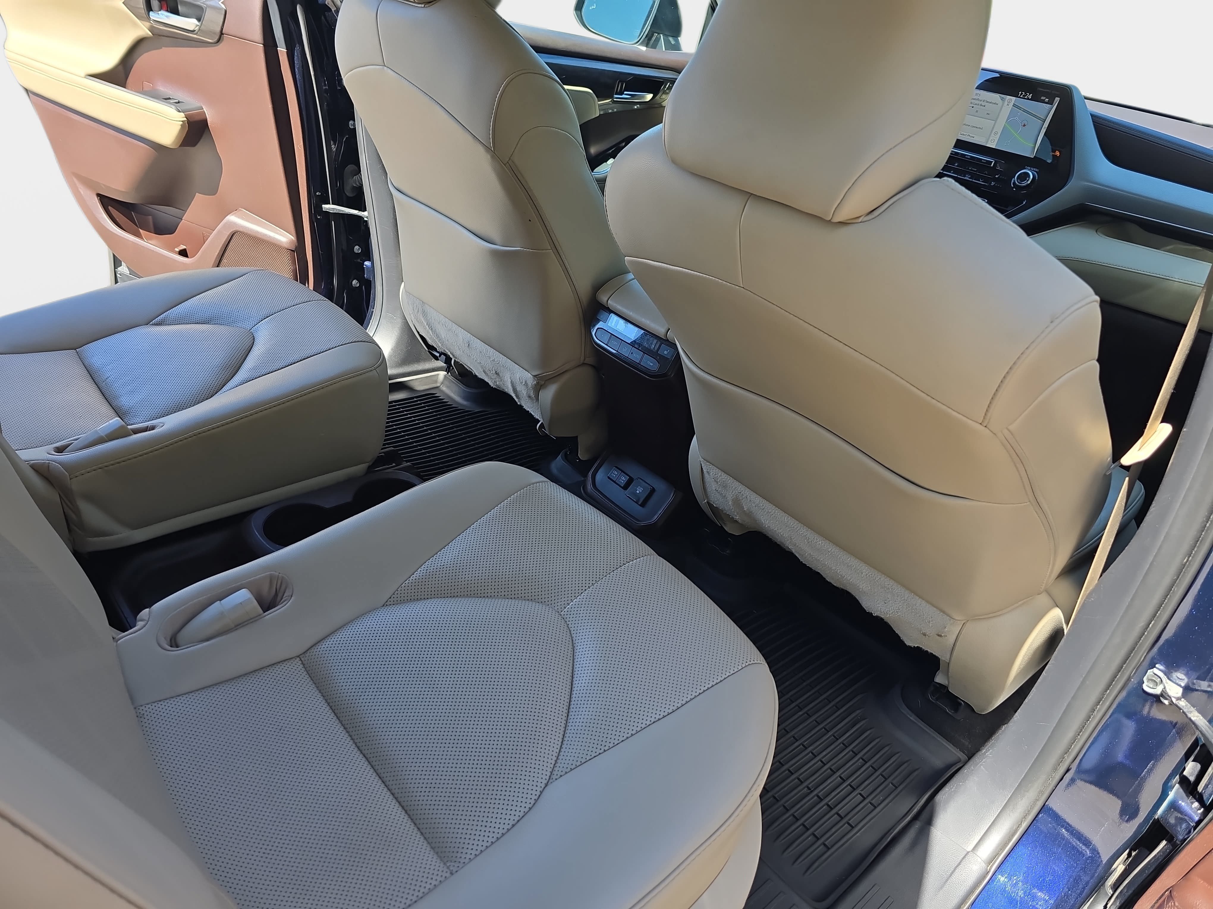 Used 2021 Toyota Highlander Platinum AWD/4WD image 11