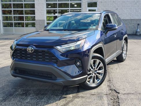 Used 2022 Toyota RAV4 XLE Premium AWD/4WD image 5
