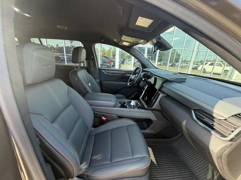 Used 2024 GMC Acadia AT4 w/ Luxury Package AWD/4WD image 13