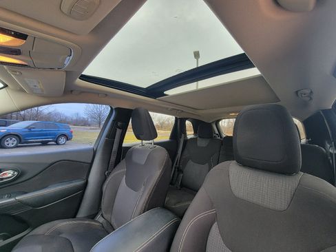 Used 2015 Jeep Cherokee Latitude w/ Comfort/Convenience Group image 24