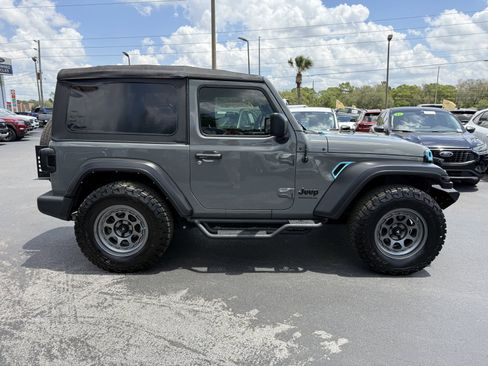 Used 2022 Jeep Wrangler Sport AWD/4WD image 3