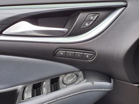 Used 2024 Buick Enclave Premium image 19