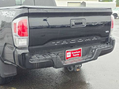 Used 2022 Toyota Tacoma TRD Off-Road w/ Technology Package AWD/4WD image 13
