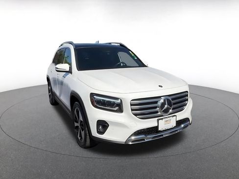 Used 2025 Mercedes-Benz GLB 250 image 3