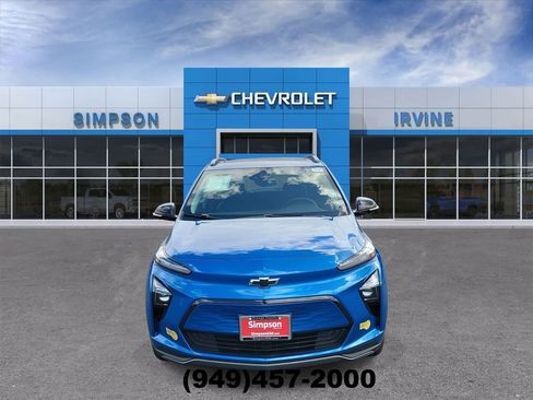 Used 2022 Chevrolet Bolt EUV Premier w/ Sun & Sound Package FWD image 3