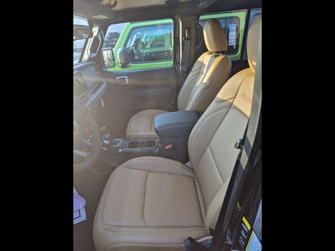 New 2025 Jeep Wrangler Unlimited Rubicon image 13