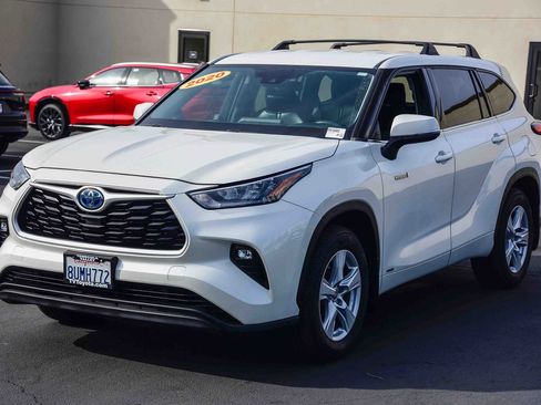 Certified 2020 Toyota Highlander LE image 3