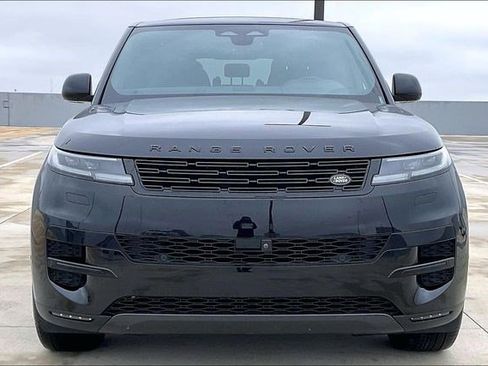 Used 2025 Land Rover Range Rover Sport SE image 3