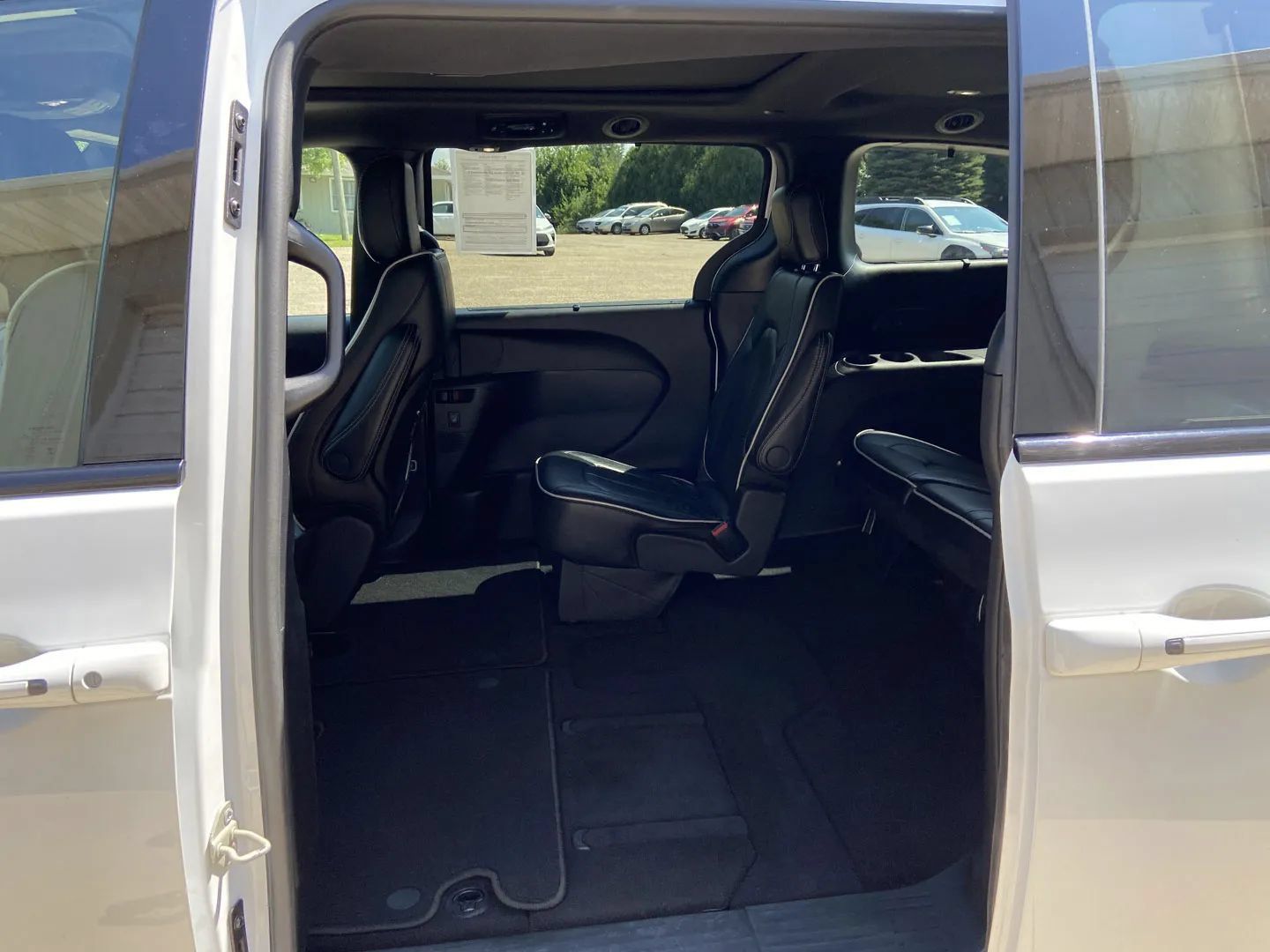 Used 2025 Chrysler Pacifica Limited FWD image 28