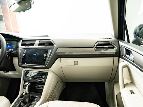 Used 2023 Volkswagen Tiguan SE w/ Panoramic Sunroof Package FWD image 50