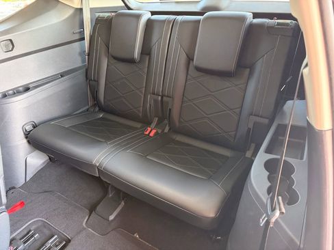 Used 2024 Volkswagen Atlas SE AWD/4WD image 11