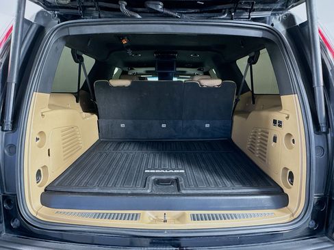 Used 2019 Cadillac Escalade ESV Platinum AWD/4WD image 29
