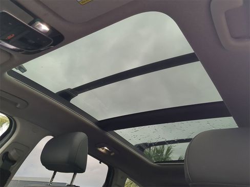 Used 2021 Hyundai Santa Fe Limited image 23