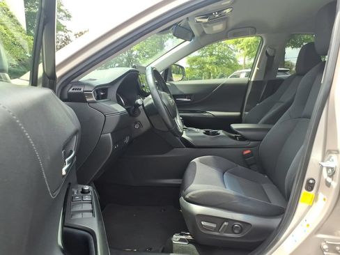 Used 2021 Toyota Venza LE w/ Carpet Mat Package (TMS) AWD/4WD image 16