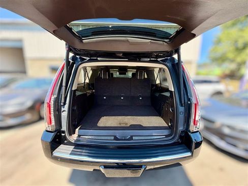 Used 2017 GMC Yukon XL Denali w/ Open Road Package AWD/4WD image 9