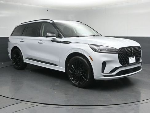 Certified 2025 Lincoln Aviator Reserve w/ Equipment Group 201A AWD/4WD image 1