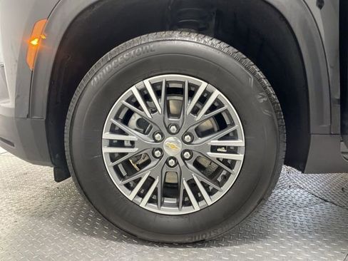 Used 2025 Chevrolet Traverse LT AWD/4WD image 10