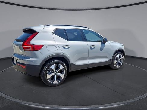 Certified 2026 Volvo XC40 B5 Plus AWD/4WD image 7