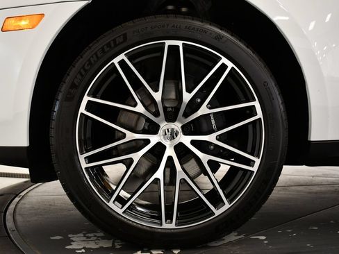 Certified 2026 Porsche Macan AWD/4WD image 15