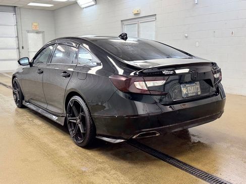 Used 2018 Honda Accord Touring image 7