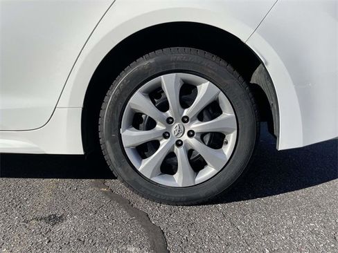 Used 2023 Toyota Corolla LE image 9