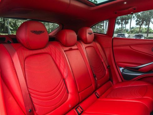 Used 2022 Aston Martin DBX image 23