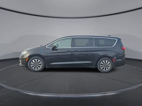 Used 2024 Chrysler Pacifica Select image 5